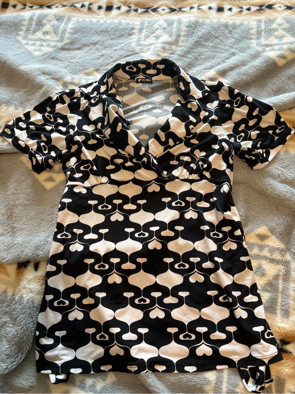Lily White Black and White Geometric V-Neck Tunic
